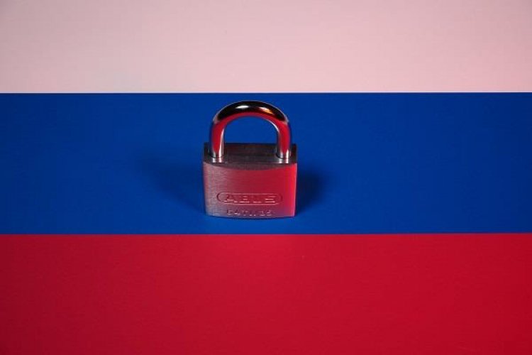 Гаага попросит временное освобождение от санкций ЕС против РФ - СМИ