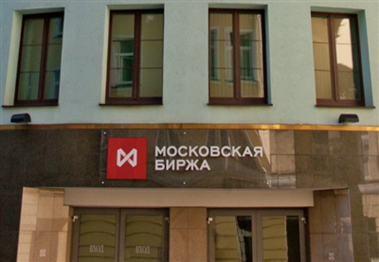 Мосбиржа включила "ФосАгро" в индекс "голубых фишек" и исключила НЛМК
