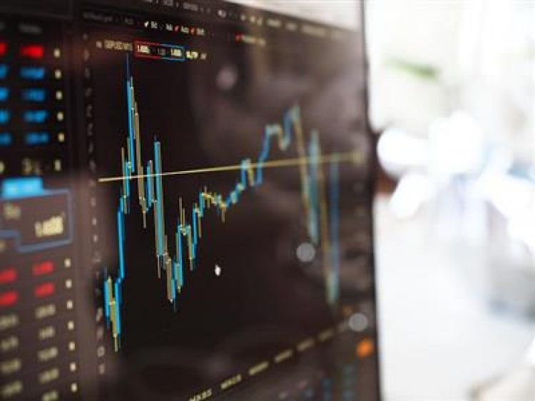 Объем торгов иностранными бумагами на "СПБ Бирже" в августе вырос на 27% к июлю