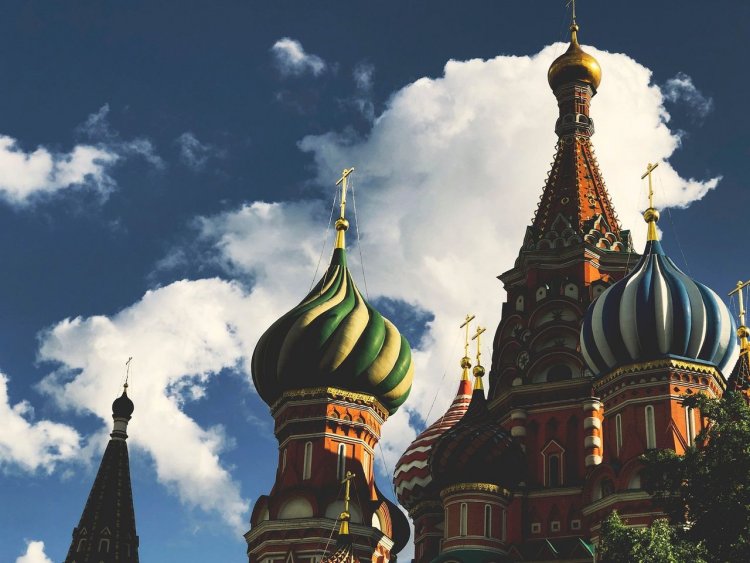 От наличных до счетов у брокеров - россияне впервые сокращают все свои накопления в валюте