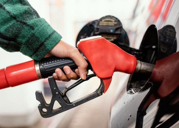 ФАС требует от АЗС снизить цены на нефтепродукты