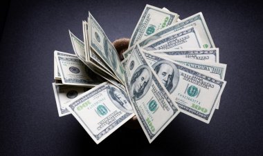 Банк России продлил ограничения на снятие наличной валюты до 9 марта