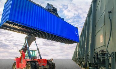 «ТрансКонтейнер» нарастил перевозки контейнеров в полувагонах
