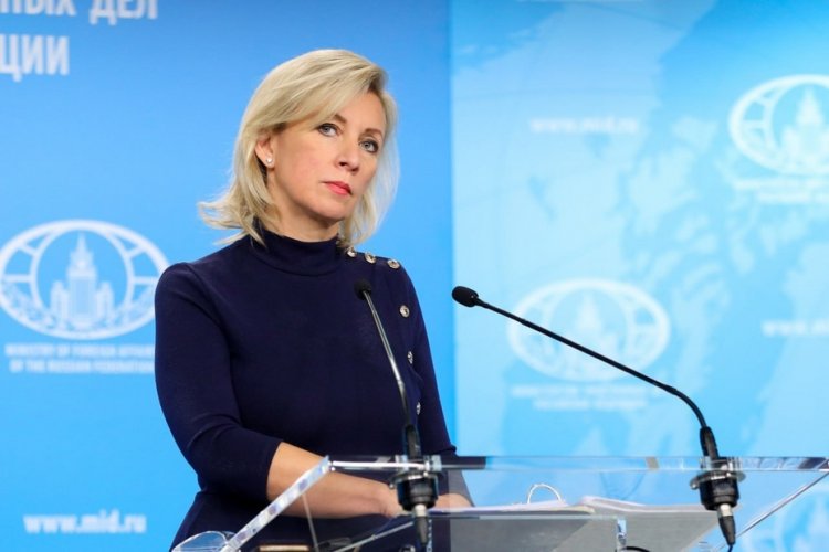 Захарова предложила Шольцу осудить себя после критики Маска
