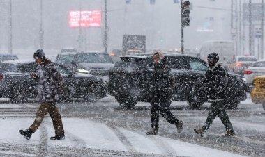 Сильный снегопад в Крыму привел к транспортному коллапсу