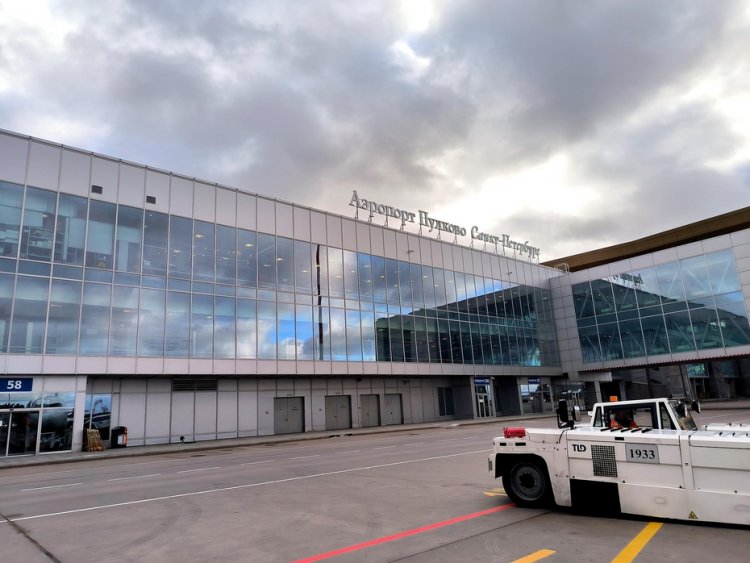 Пулково остановило отправку и прием рейсов на Sukhoi Superjet