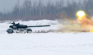 Затаившийся в деревьях танк ВСУ разбомбили под Липцами