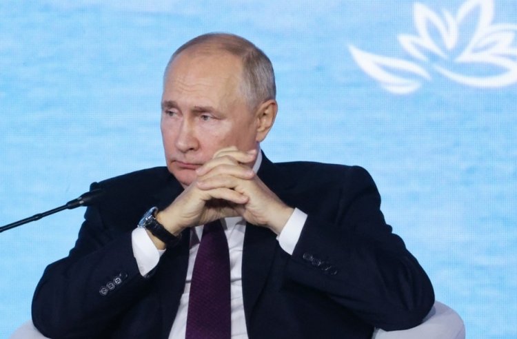 «Сложные задачи»: Путин поздравил росгвардейцев с праздником